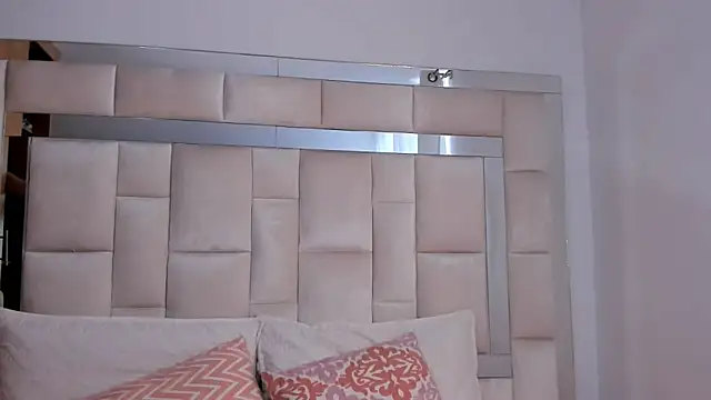 isabella gomez11 online show from 12/17/25, 06:13