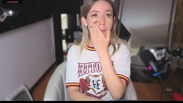 Snapshot of sexfire_lalita chatting on 12/17/25, 08:47 sexfire lalita online show from 12/17/25, 08:47