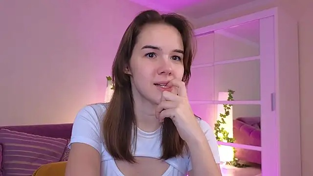 Snapshot of LindaRobertz chatting on 02/05/25, 12:49 LindaRobertz online show from 02/05/25, 12:49
