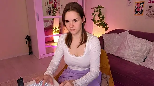 Snapshot of LindaRobertz chatting on 03/07/25, 12:12 LindaRobertz online show from 03/07/25, 12:12