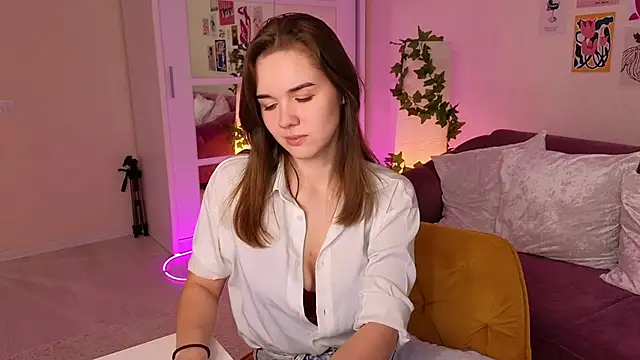 Snapshot of LindaRobertz chatting on 03/04/25, 12:12 LindaRobertz online show from 03/04/25, 12:12