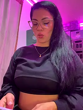 Hot beauty   online show from 11/29/25, 05:51