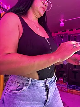 Hot beauty   online show from 04/19/26, 03:29