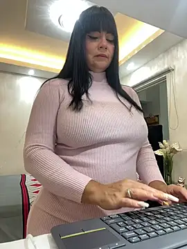Hot beauty   online show from 06/06/26, 12:49