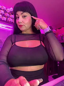 Hot beauty   online show from 04/16/26, 02:45