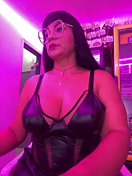 Hot beauty   online show from 02/18/26, 01:58