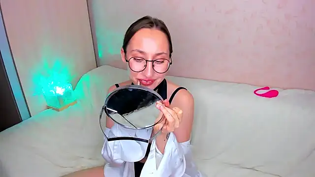 MelodyOfLovee online show from 11/20/25, 06:08