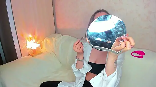 MelodyOfLovee online show from 12/17/25, 07:30