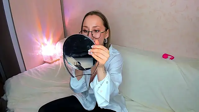 MelodyOfLovee online show from 02/09/26, 09:13