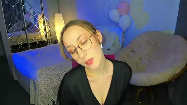 Snapshot of MelodyOfLovee chatting on 02/15/25, 05:09 MelodyOfLovee online show from 02/15/25, 05:09