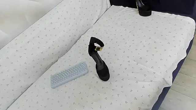 Snapshot of Sweet_Lanaaaaa chatting on 10/23/25, 08:18 Sweet Lanaaaaa online show from 10/23/25, 08:18