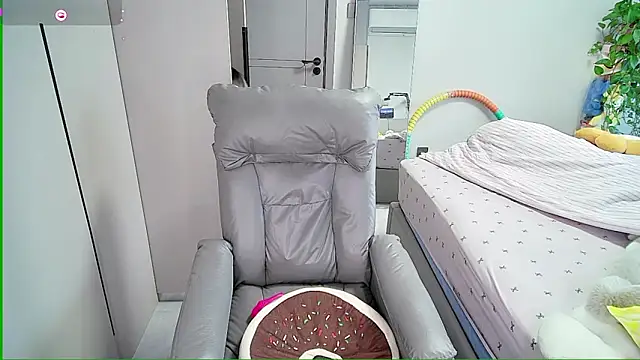 Snapshot of Xiaoyu-G chatting on 09/29/25, 12:50 Xiaoyu-G online show from 09/29/25, 12:50