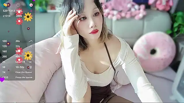 Snapshot of Xiaoyu-G chatting on 11/27/25, 01:28 Xiaoyu-G online show from 11/27/25, 01:28