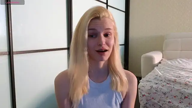 Snapshot of elsa_limerence chatting on 03/04/25, 11:29 elsa limerence online show from 03/04/25, 11:29