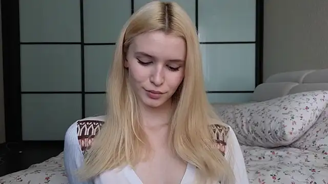 Snapshot of elsa_limerence chatting on 10/04/25, 11:01 elsa limerence online show from 10/04/25, 11:01