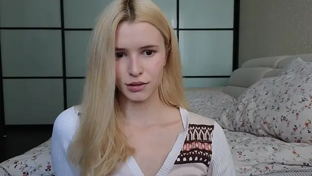 Snapshot of elsa_limerence chatting on 10/03/25, 10:50 elsa limerence online show from 10/03/25, 10:50