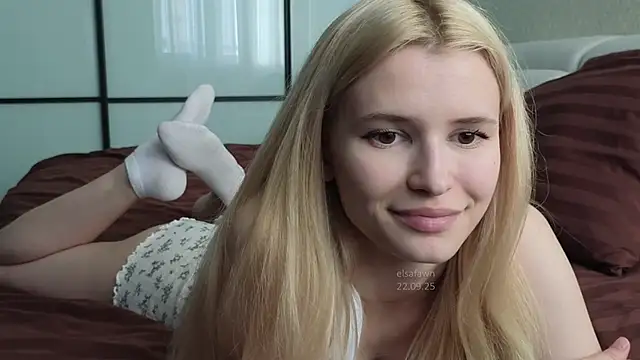 Snapshot of elsa_limerence chatting on 09/22/25, 12:55 elsa limerence online show from 09/22/25, 12:55