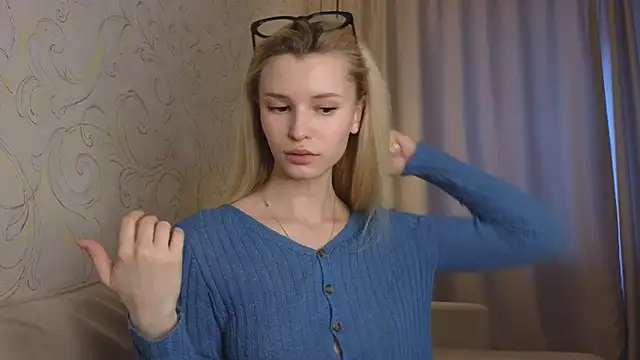 Snapshot of elsa_limerence chatting on 03/04/26, 04:20 elsa limerence online show from 03/04/26, 04:20