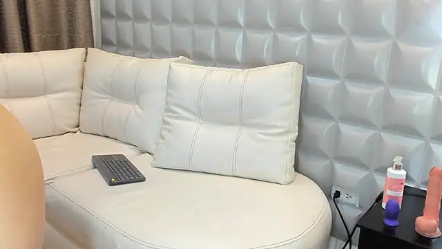 Snapshot of valentinasu1 chatting on 02/26/25, 04:38 valentinasu1 online show from 02/26/25, 04:38