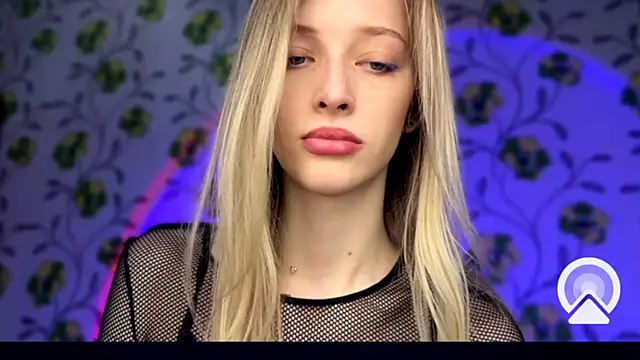 Evvie Summn1 online show from 12/14/25, 03:39