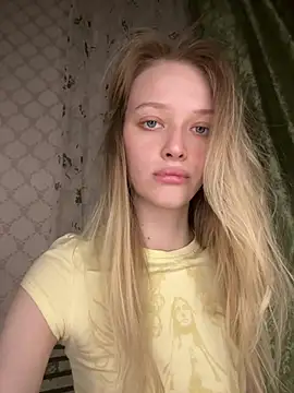 Evvie Summn1 online show from 02/01/26, 02:37