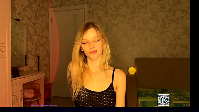 Snapshot of Evvie_Summn1 chatting on 09/23/25, 02:57 Evvie Summn1 online show from 09/23/25, 02:57