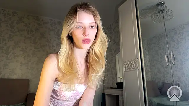 Snapshot of Evvie_Summn1 chatting on 09/08/25, 03:00 Evvie Summn1 online show from 09/08/25, 03:00
