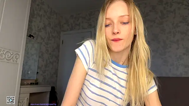 Snapshot of Evvie_Summn1 chatting on 10/11/25, 12:50 Evvie Summn1 online show from 10/11/25, 12:50