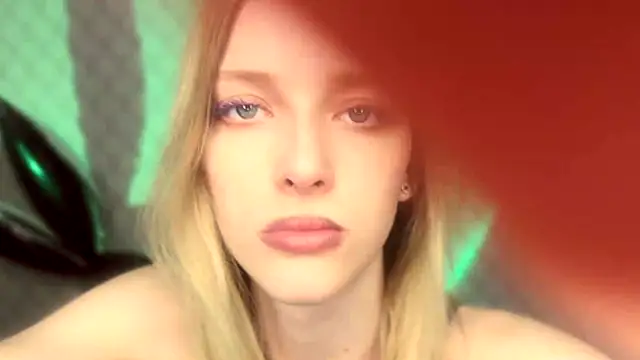 Evvie Summn1 online show from 12/21/25, 07:10