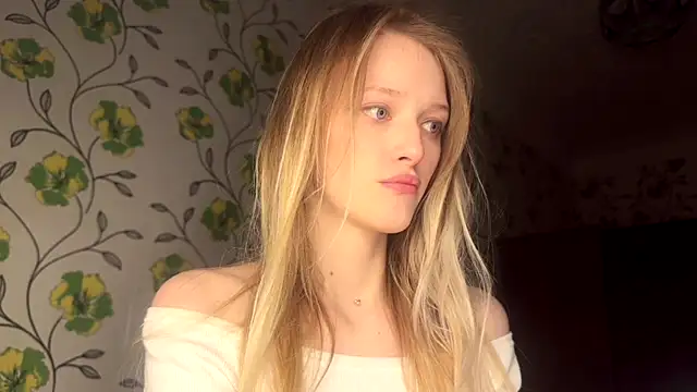 Evvie Summn1 online show from 05/04/26, 04:10