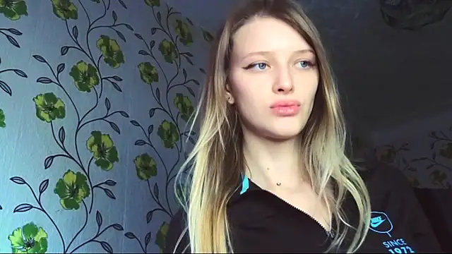 Evvie Summn1 online show from 06/12/26, 06:22