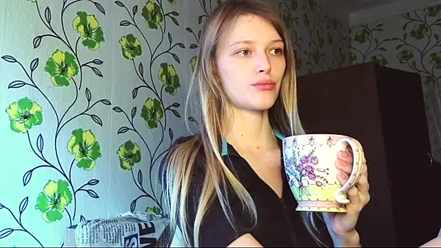Evvie Summn1 online show from 06/05/26, 06:40