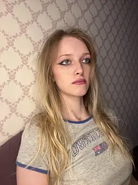 Evvie Summn1 online show from 04/03/26, 02:12