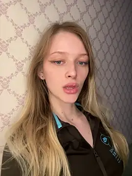 Evvie Summn1 online show from 04/26/26, 02:36
