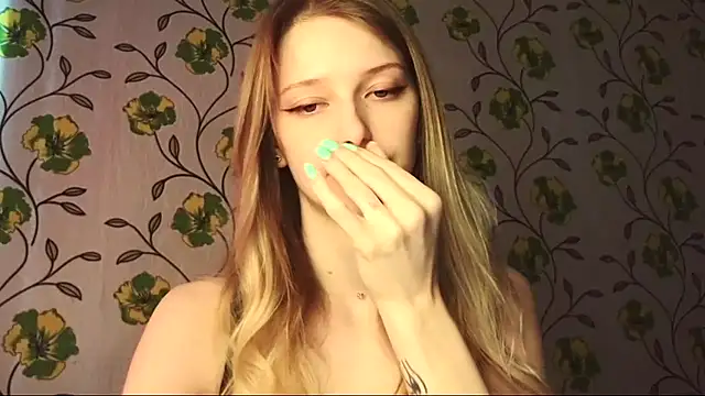 Evvie Summn1 online show from 05/12/26, 02:23