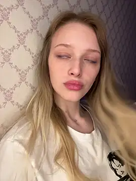 Evvie Summn1 online show from 04/28/26, 03:05