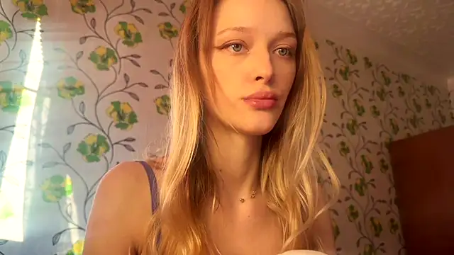 Evvie Summn1 online show from 05/05/26, 03:04