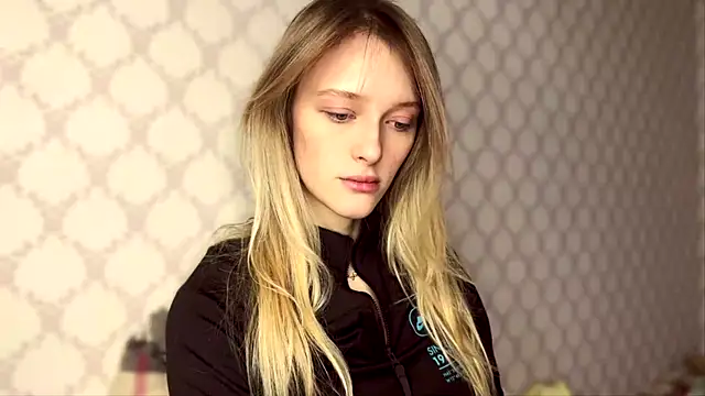 Evvie Summn1 online show from 02/27/26, 04:56