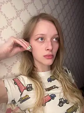 Evvie Summn1 online show from 04/19/26, 02:40