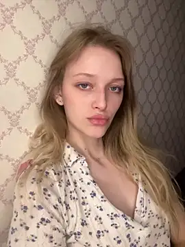 Evvie Summn1 online show from 04/17/26, 03:04