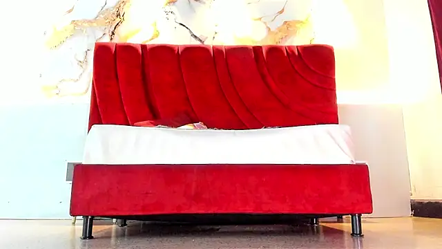 MAISE HILL1 online show from 12/19/25, 01:46