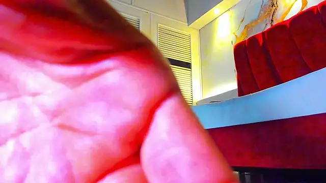 MAISE HILL1 online show from 10/17/25, 01:24