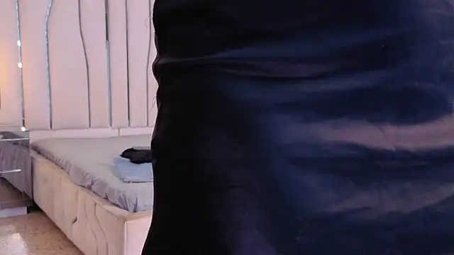 MAISE HILL1 online show from 04/15/26, 01:15