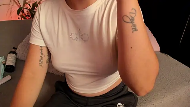 Snapshot of Serenity_Day chatting on 09/24/25, 01:57 Serenity Day online show from 09/24/25, 01:57