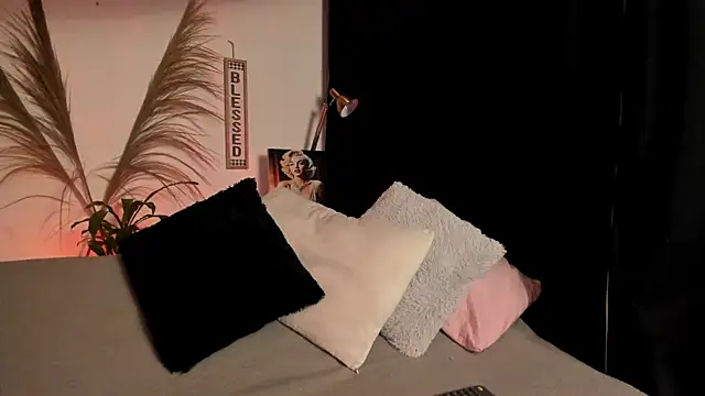 Snapshot of Serenity_Day chatting on 09/09/25, 01:05 Serenity Day online show from 09/09/25, 01:05