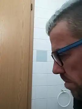 Snapshot of jonyfree1978 chatting on 02/16/25, 08:43 jonyfree1978 online show from 02/16/25, 08:43