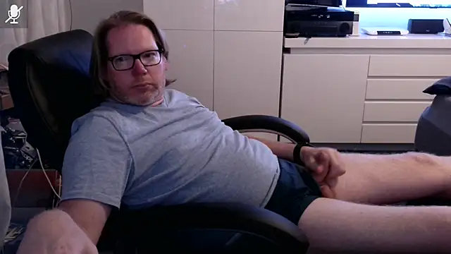 Snapshot of VSteph chatting on 09/19/25, 12:25 VSteph online show from 09/19/25, 12:25
