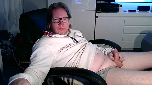 Snapshot of VSteph chatting on 10/16/25, 12:08 VSteph online show from 10/16/25, 12:08
