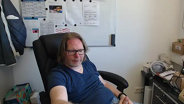 Snapshot of VSteph chatting on 06/15/26, 01:44 VSteph online show from 06/15/26, 01:44