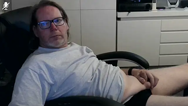 Snapshot of VSteph chatting on 07/06/26, 08:44 VSteph online show from 07/06/26, 08:44